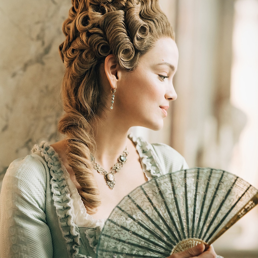 Wie die glamourösen Frisuren von Marie Antoinette ihre eigenen Geschichten erzählen